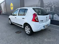 Usata Dacia Sandero Lauréate 75 CV (55 kW) 2010 Berlina