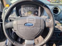 Usata Ford Fiesta Ghia 75 CV (55 kW) 2007 Grigio Utilitaria