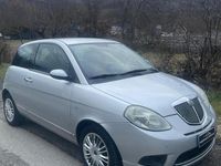 Usado Lancia Ypsilon 60 HP (44 kW) 2010 Cinzento Citadino