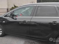 Usata Opel Astra 101 CV (74 kW) 2014 Nero Station wagon