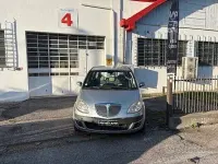 Begagnad Lancia Musa 69 HK (50 kW) 2005 Grå Minibuss