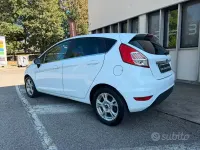 Usata Ford Fiesta 75 CV (55 kW) 2017 Bianco Utilitaria