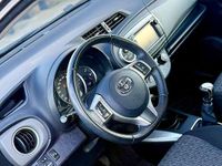 Usata Toyota Yaris 75 CV (55 kW) 2013 Grigio Utilitaria