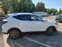 Usata MG ZS Luxury 111 CV (81 kW) 2022 Bianco SUV