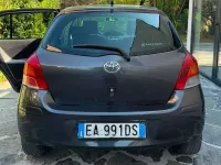 Usata Toyota Yaris 90 CV (66 kW) 2003 Grigio Berlina