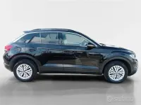 Usata VW T-Roc Life 116 CV (85 kW) 2023 Nero SUV