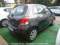 Usata Toyota Yaris Sol 101 CV (74 kW) 2009 Grigio Berlina