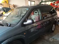 Usata Chrysler Voyager 150 CV (110 kW) 2007 Verde Monovolume