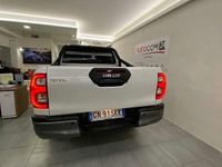 Usata Toyota HiLux 204 CV (150 kW) 2023 Bianco Pick-up