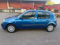 Usata Renault Clio II 75 CV (55 kW) 2005 Blu Berlina
