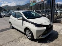 Usata Toyota Aygo X-clusiv 69 CV (50 kW) 2017 Bianco Utilitaria