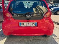 Usata Toyota Aygo 68 CV (50 kW) 2006 Rosso Utilitaria