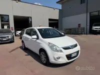 Usata Hyundai i20 Comfort 75 CV (55 kW) 2010 Bianco Utilitaria