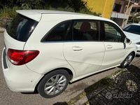 Usata Mercedes B180 16 CV (11 kW) 2018 Bianco Monovolume