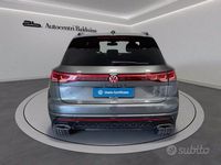Usata VW Touareg R-line 231 CV (169 kW) 2024 Silizium grey metallizzato SUV