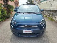 Begagnad Fiat 500e La Prima 86 kW (118 HK) 2021 Grön Cab