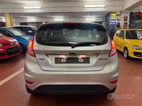 Usata Ford Fiesta 125 CV (91 kW) 2016 Grigio Berlina