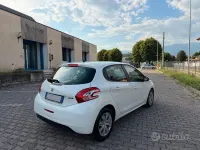 Usata Peugeot 208 Allure 68 CV (50 kW) 2014 Bianco Utilitaria