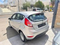 Usata Ford Fiesta Business Edition 75 CV (55 kW) 2015 Grigio Utilitaria