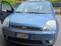 Begagnad Ford Fiesta Ghia 75 HK (55 kW) 2003 Blå Halvkombi