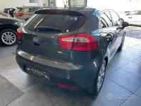 Usata Kia Rio 75 CV (55 kW) 2014 Grigio Berlina