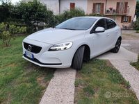 Usata Volvo V40 150 CV (110 kW) 2018 Bianco Berlina