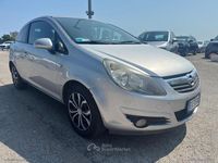 Usata Opel Corsa 86 CV (63 kW) 2011 Gray Berlina