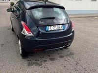 Usata Lancia Ypsilon 60 CV (44 kW) 2016 Blu Utilitaria