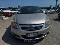 Usata Opel Corsa 86 CV (63 kW) 2011 Gray Berlina