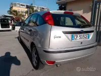 Usata Ford Focus 100 CV (73 kW) 2004 Grigio Berlina