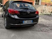 Usata Opel Astra 140 CV (102 kW) 2013 Nero Berlina