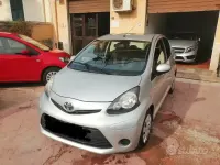 Usata Toyota Aygo 68 CV (50 kW) 2012 Nero Utilitaria