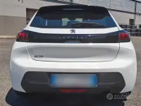 Usata Peugeot 208 102 CV (75 kW) 2023 Bianco Utilitaria