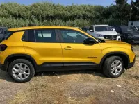 Usado Jeep Avenger Altitude 101 HP (74 kW) 2024 Amarelo SUV