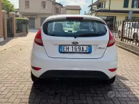 Usata Ford Fiesta 60 CV (44 kW) 2011 Bianco Berlina