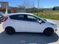 Usata Ford Fiesta 75 CV (55 kW) 2013 Bianco Utilitaria