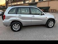 Usata Toyota RAV4 128 CV (94 kW) 2002 Grigio Station wagon