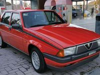 Usata Alfa Romeo 75 128 CV (94 kW) 1986 Rosso Berlina
