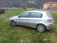 Usata Alfa Romeo 147 105 CV (77 kW) 2001 Grigio Utilitaria