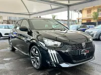 Usata Peugeot 208 Allure 101 CV (74 kW) 2025 Nero Utilitaria