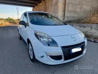 Usata Renault Scénic III XMOD 110 CV (80 kW) 2012 Bianco Monovolume