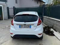 Usata Ford Fiesta 70 CV (51 kW) 2011 Bianco Berlina