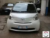 Begagnad Toyota iQ Lounge 68 HK (50 kW) 2014 Vit Halvkombi