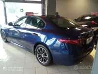 Usata Alfa Romeo Giulia 150 CV (110 kW) 2017 Bluazzurro Berlina