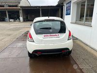 Usata Lancia Ypsilon Silver 69 CV (50 kW) 2014 Bianco Utilitaria
