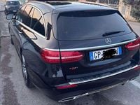 Usata Mercedes E220 Premium 194 CV (142 kW) 2022 Nero Station wagon