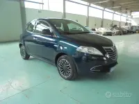 Usata Lancia Ypsilon Platinum 69 CV (50 kW) 2015 Bluazzurro Utilitaria