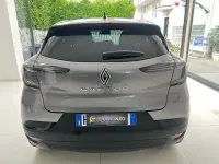 Nuova Renault Captur Techno 101 CV (74 kW) 2026 Grigio/nero metallizzato SUV