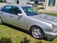 Usata Mercedes 250 113 CV (83 kW) 1998 Grigio Berlina
