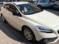Usata Volvo V40 120 CV (88 kW) 2017 Bianco Berlina